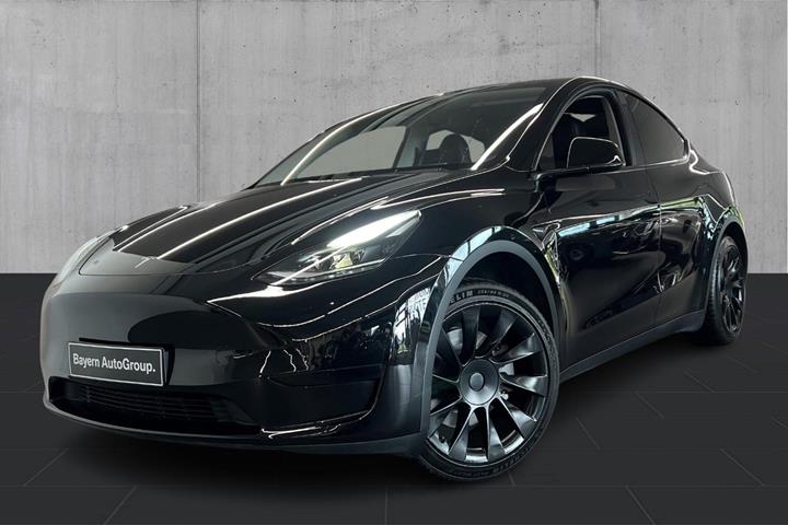Sort Tesla Model Y fra 2024