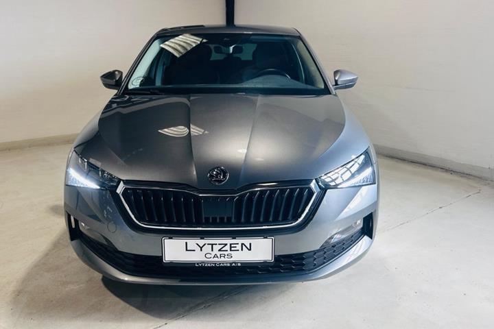 Grå Skoda Scala fra 2023