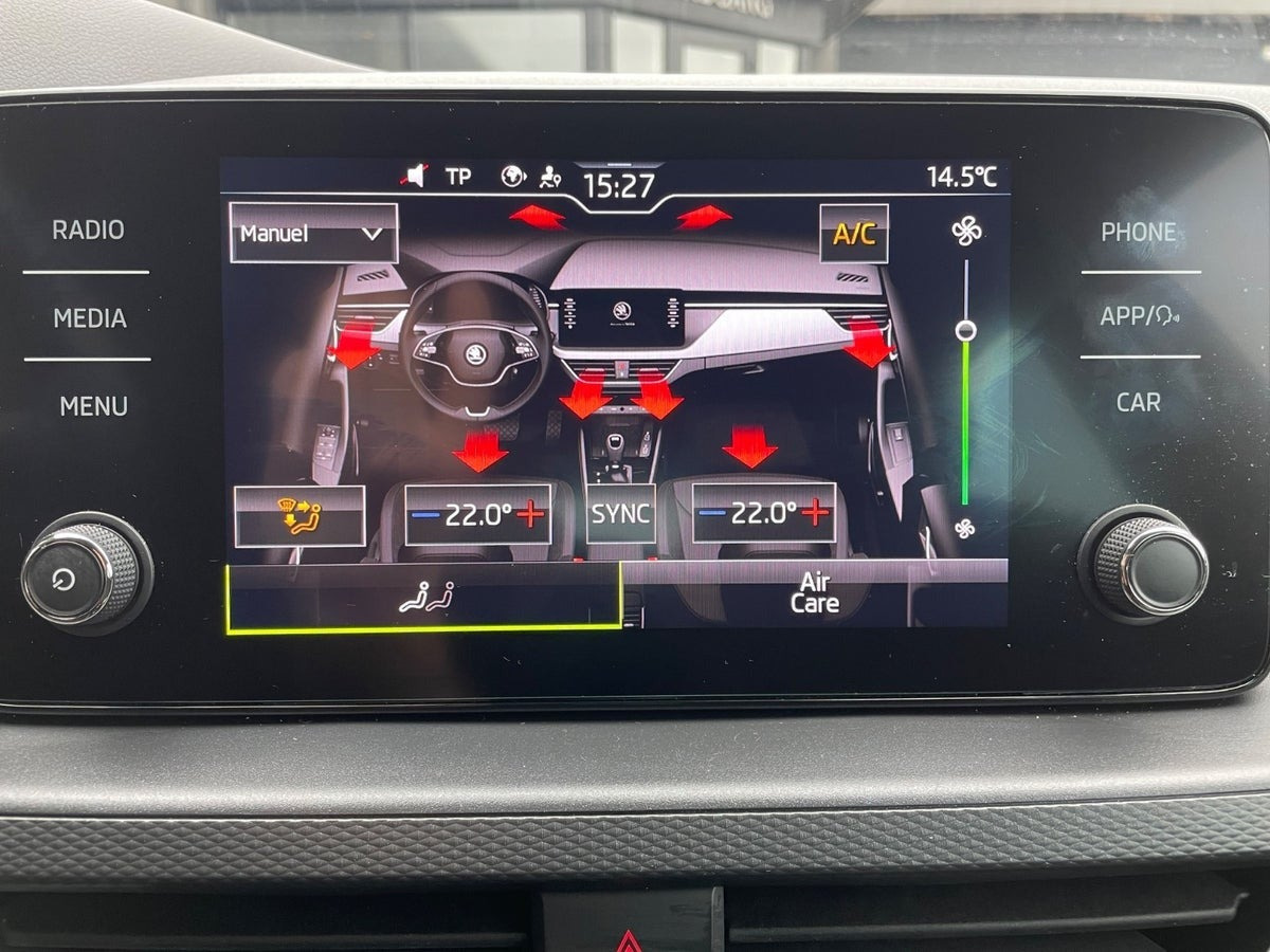 Grå Skoda Scala fra 2023