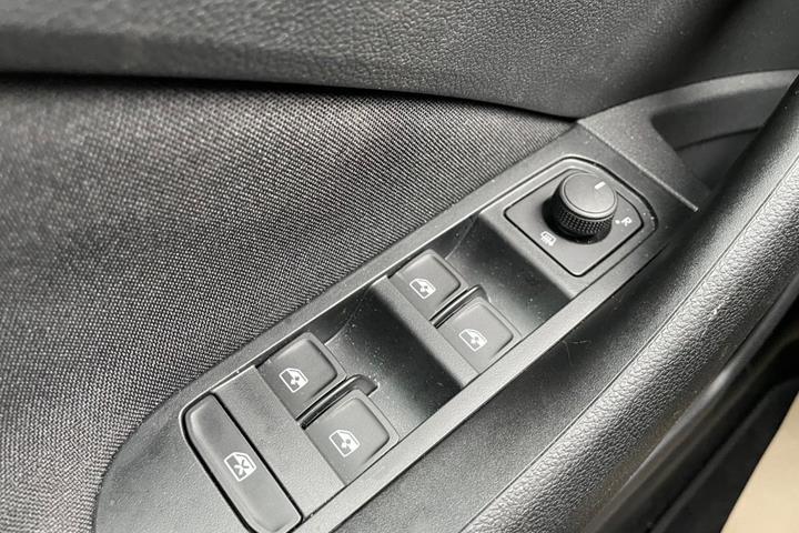 Grå Skoda Scala fra 2023