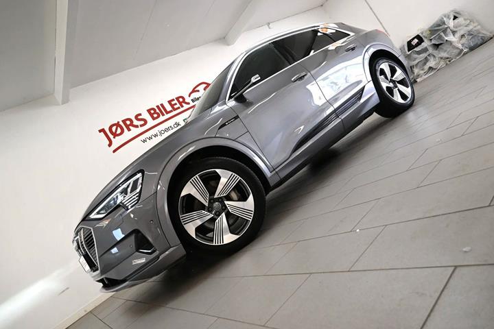 Grå Audi e-tron fra 2020