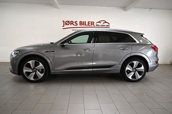 Grå Audi e-tron fra 2020