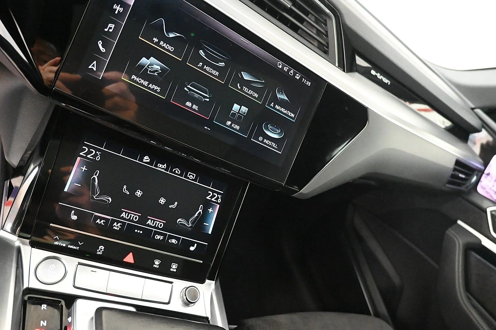Grå Audi e-tron fra 2020