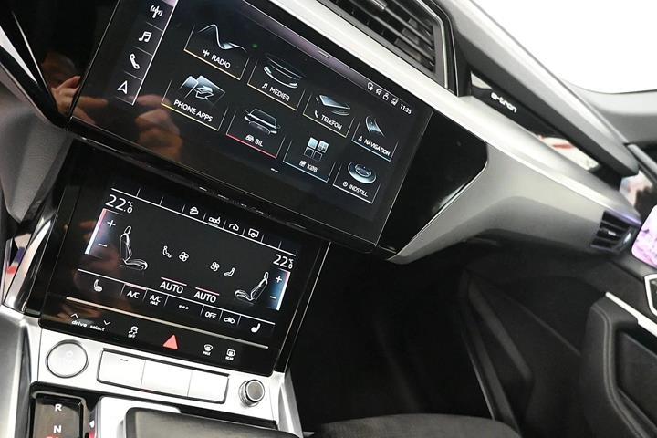 Grå Audi e-tron fra 2020