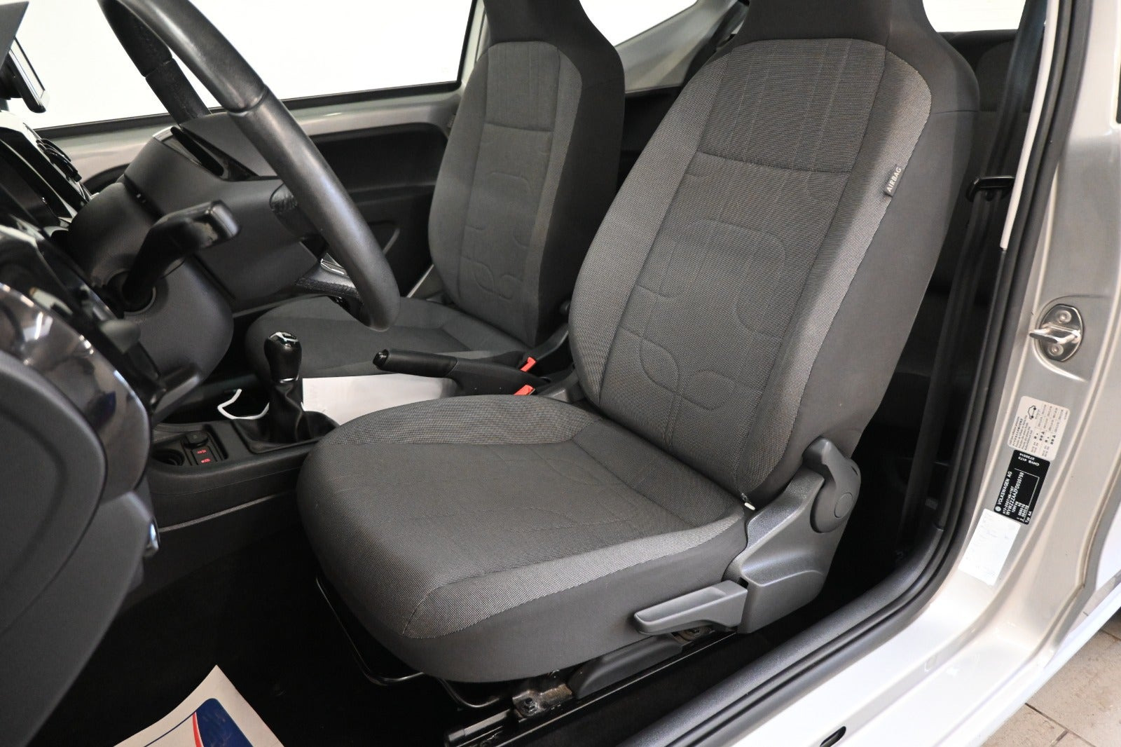 Grå VW UP! fra 2015