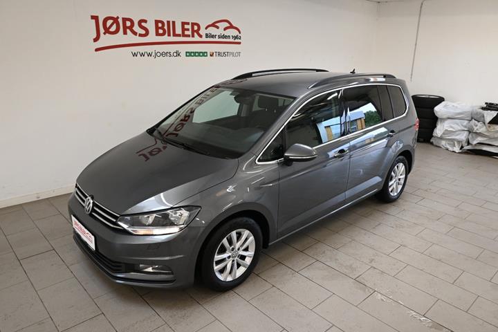 Grå VW Touran fra 2017