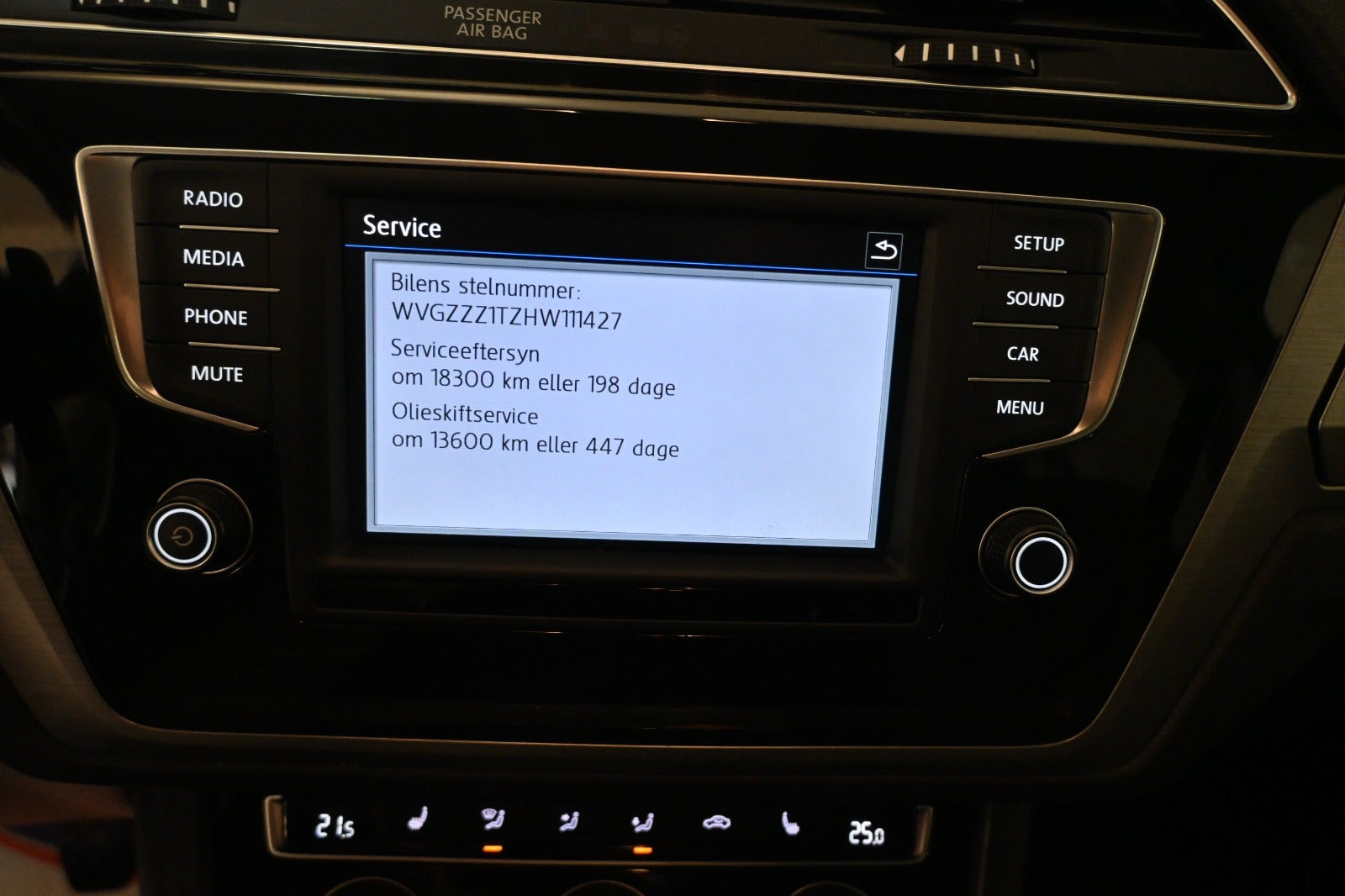 Grå VW Touran fra 2017