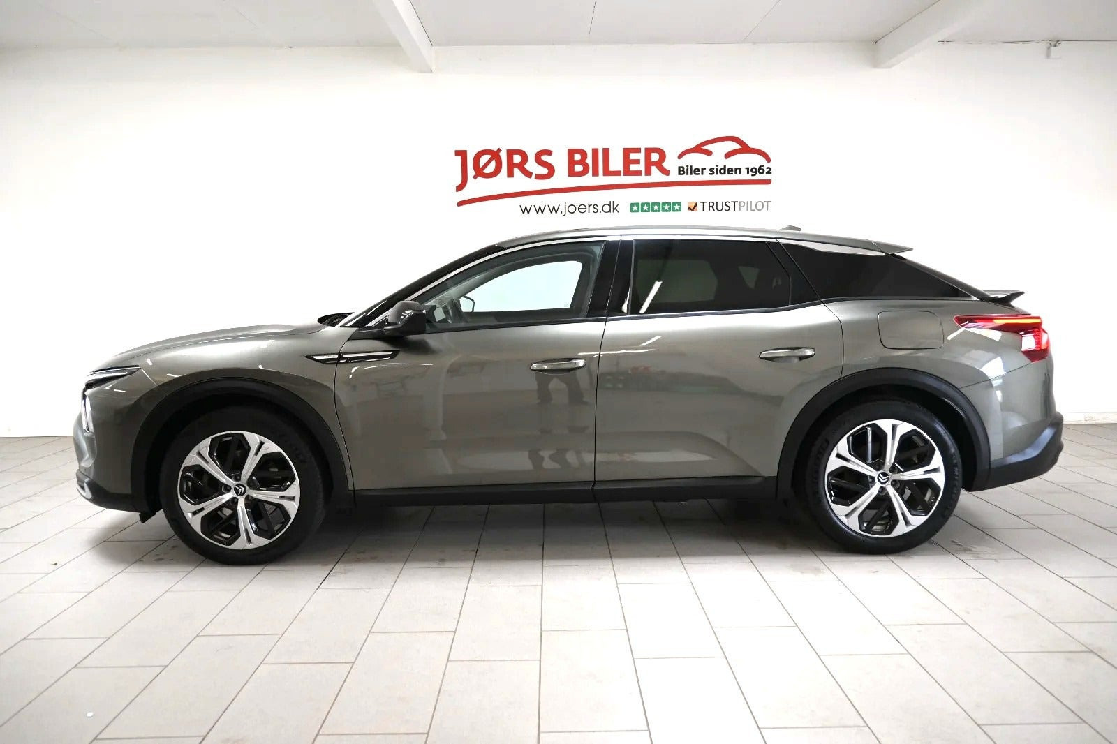 Grå Citroën C5 X fra 2022