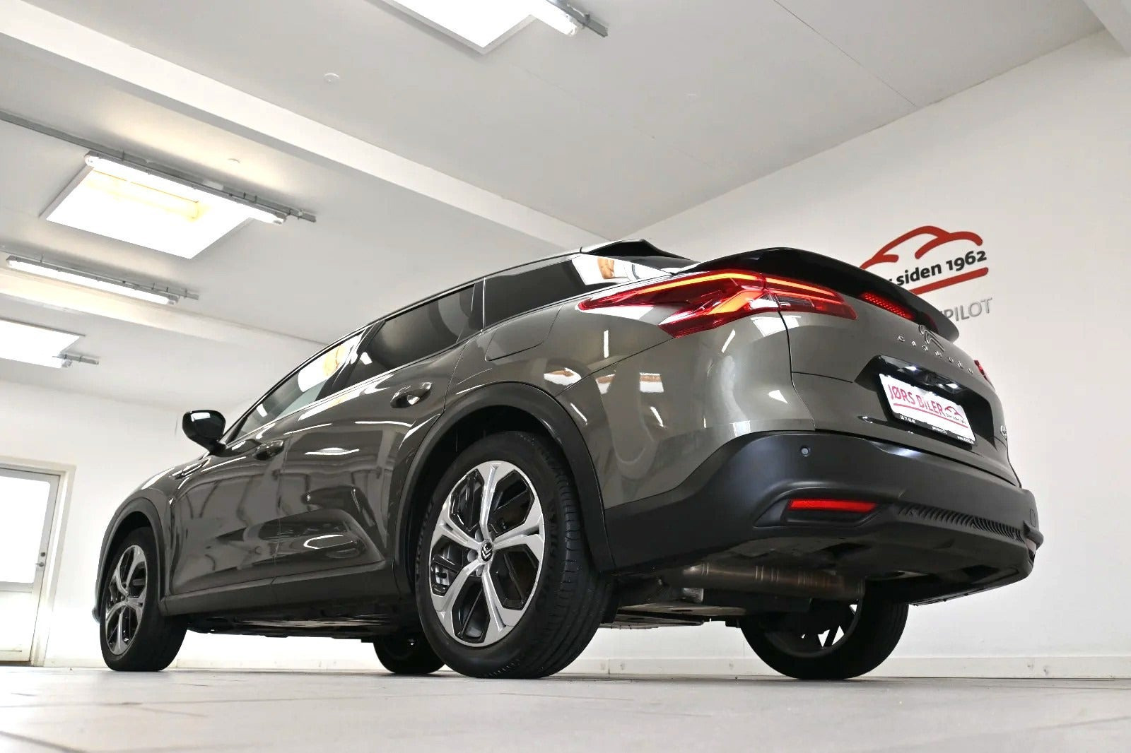 Grå Citroën C5 X fra 2022