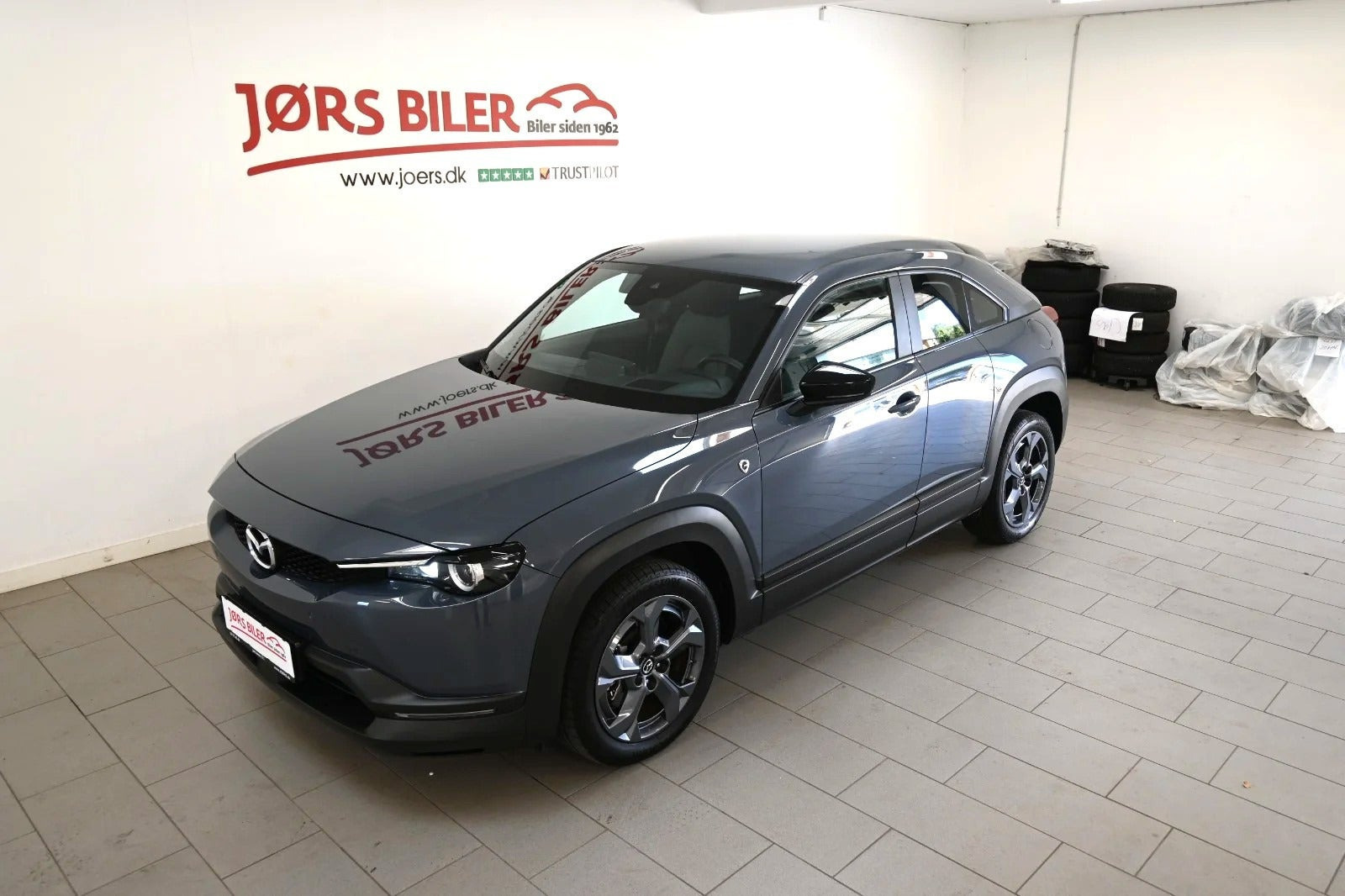 Grå Mazda MX-30 fra 2023