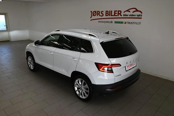 Hvid Skoda Karoq fra 2020