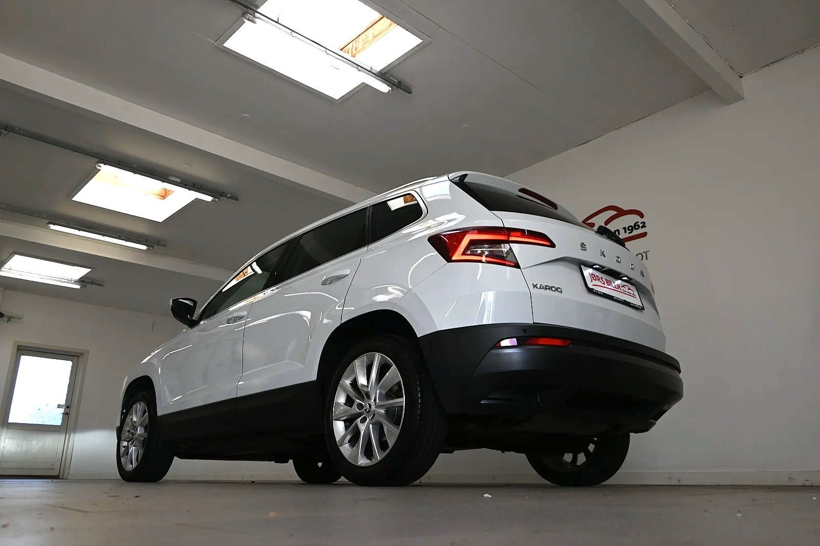 Hvid Skoda Karoq fra 2020