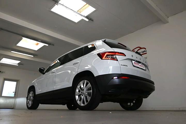 Hvid Skoda Karoq fra 2020