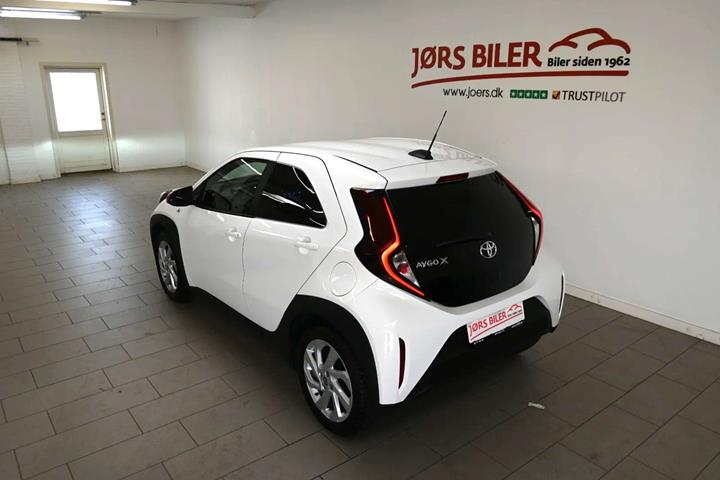 Hvid Toyota Aygo X fra 2024