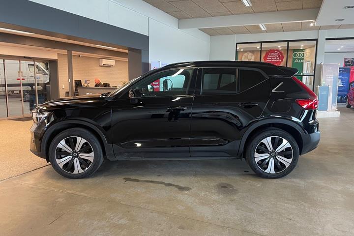 Sort Volvo XC40 fra 2023