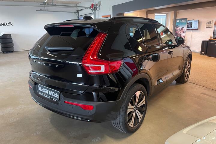 Sort Volvo XC40 fra 2023