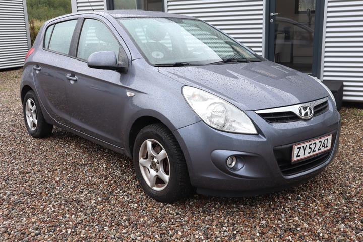 Blå Hyundai i20 fra 2009