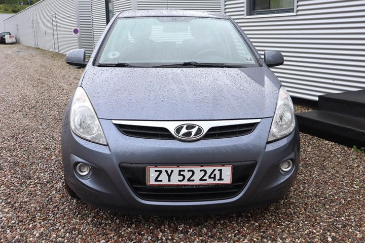 Blå Hyundai i20 fra 2009