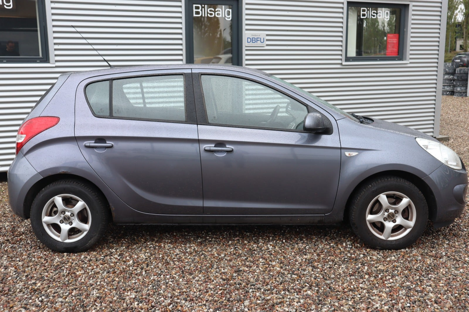 Blå Hyundai i20 fra 2009