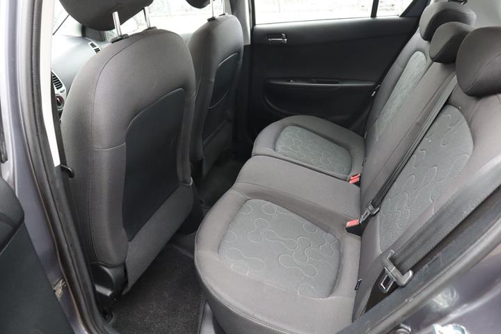 Blå Hyundai i20 fra 2009
