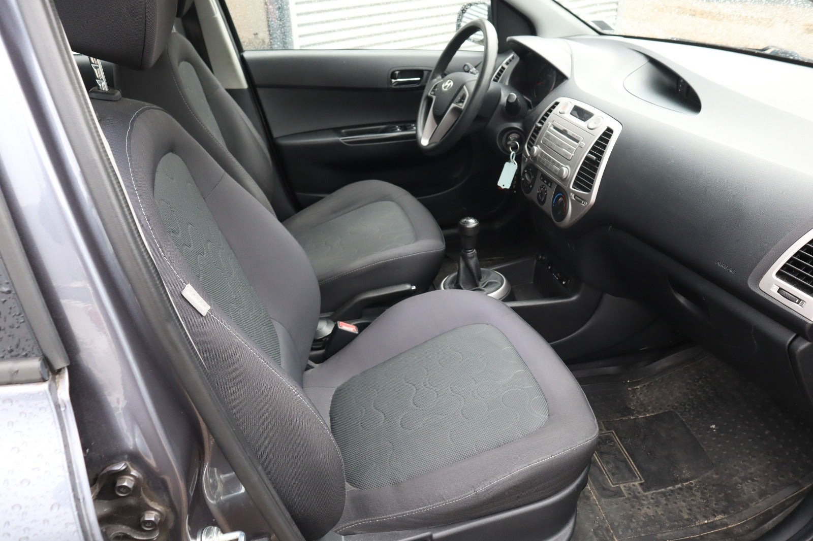 Blå Hyundai i20 fra 2009