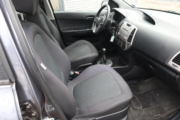 Blå Hyundai i20 fra 2009