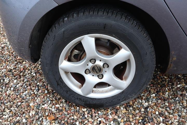 Blå Hyundai i20 fra 2009