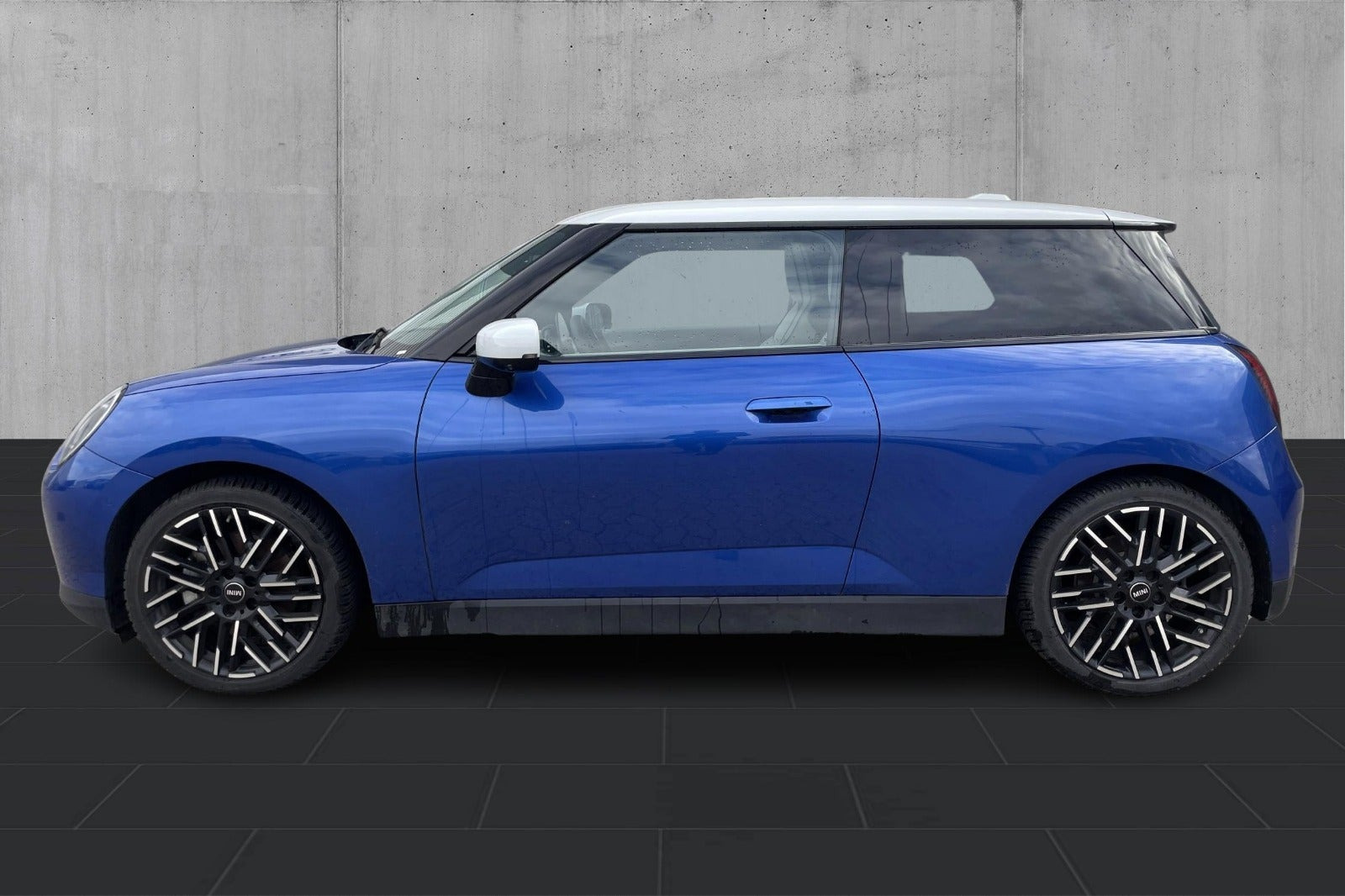 Blå Mini Cooper SE fra 2024