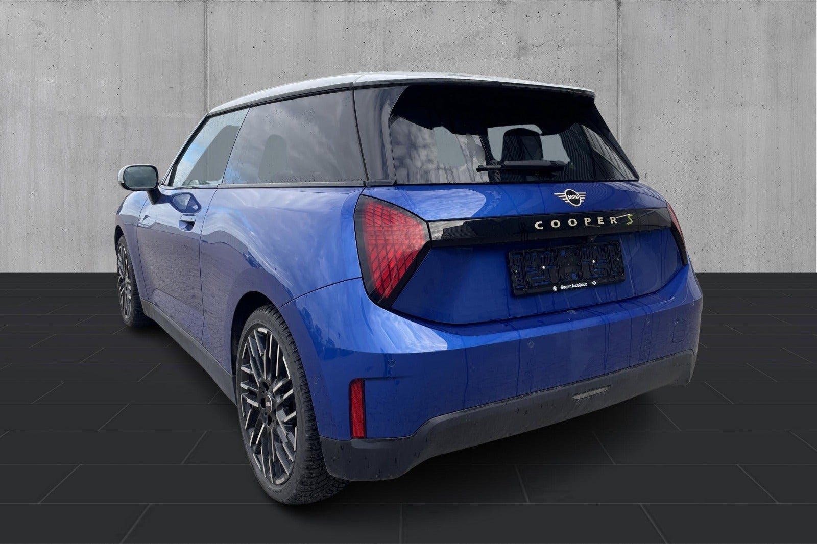 Blå Mini Cooper SE fra 2024