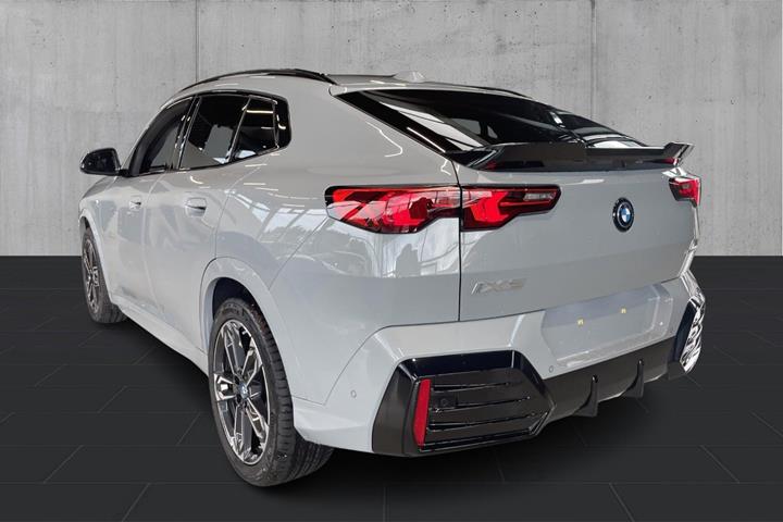 Grå BMW iX2 fra 2025