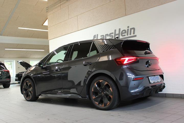 Grå Cupra Born fra 2024