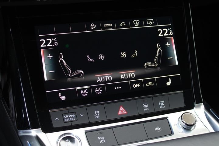 Sølv Audi e-tron fra 2022