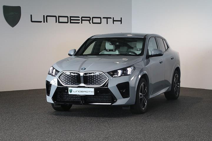 Grå BMW iX2 fra 2025