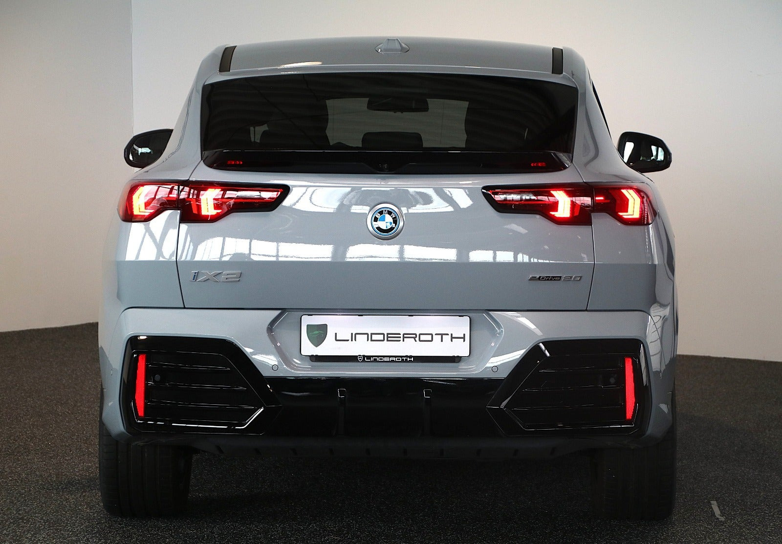 Grå BMW iX2 fra 2025