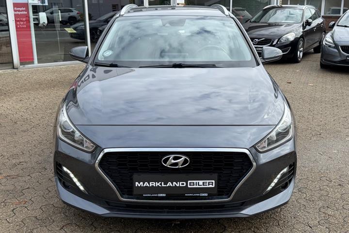 Grå Hyundai i30 fra 2020