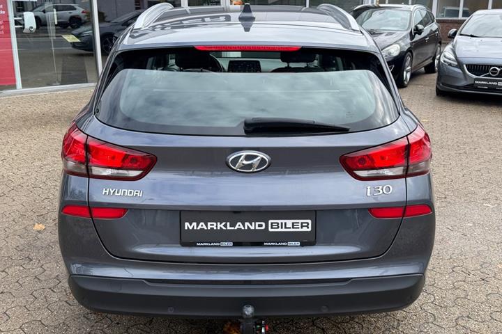 Grå Hyundai i30 fra 2020