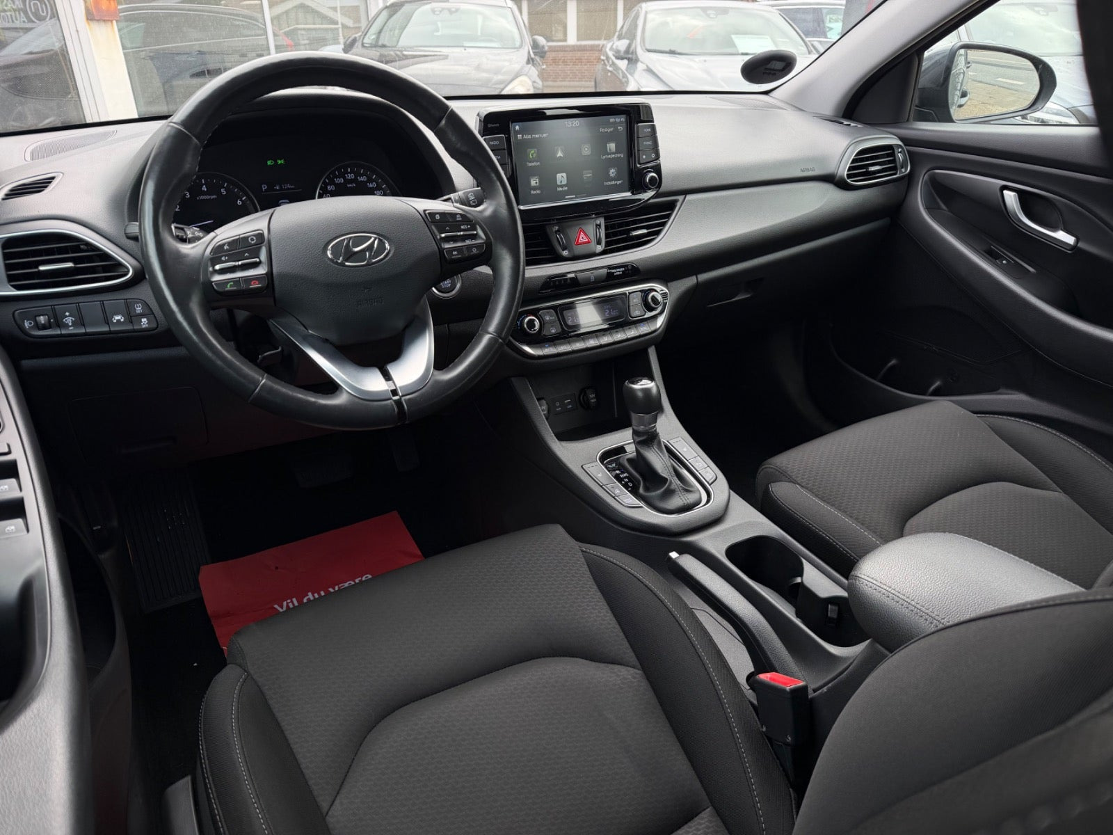 Grå Hyundai i30 fra 2020