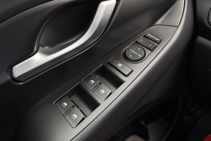 Grå Hyundai i30 fra 2020