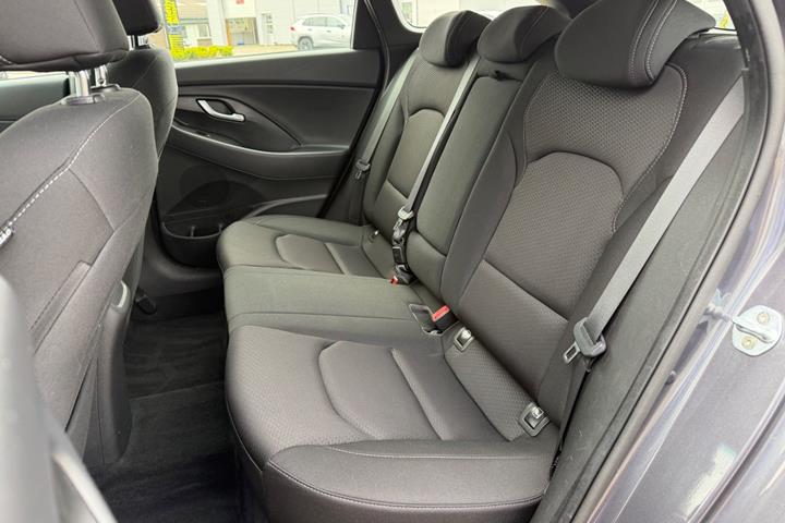 Grå Hyundai i30 fra 2020