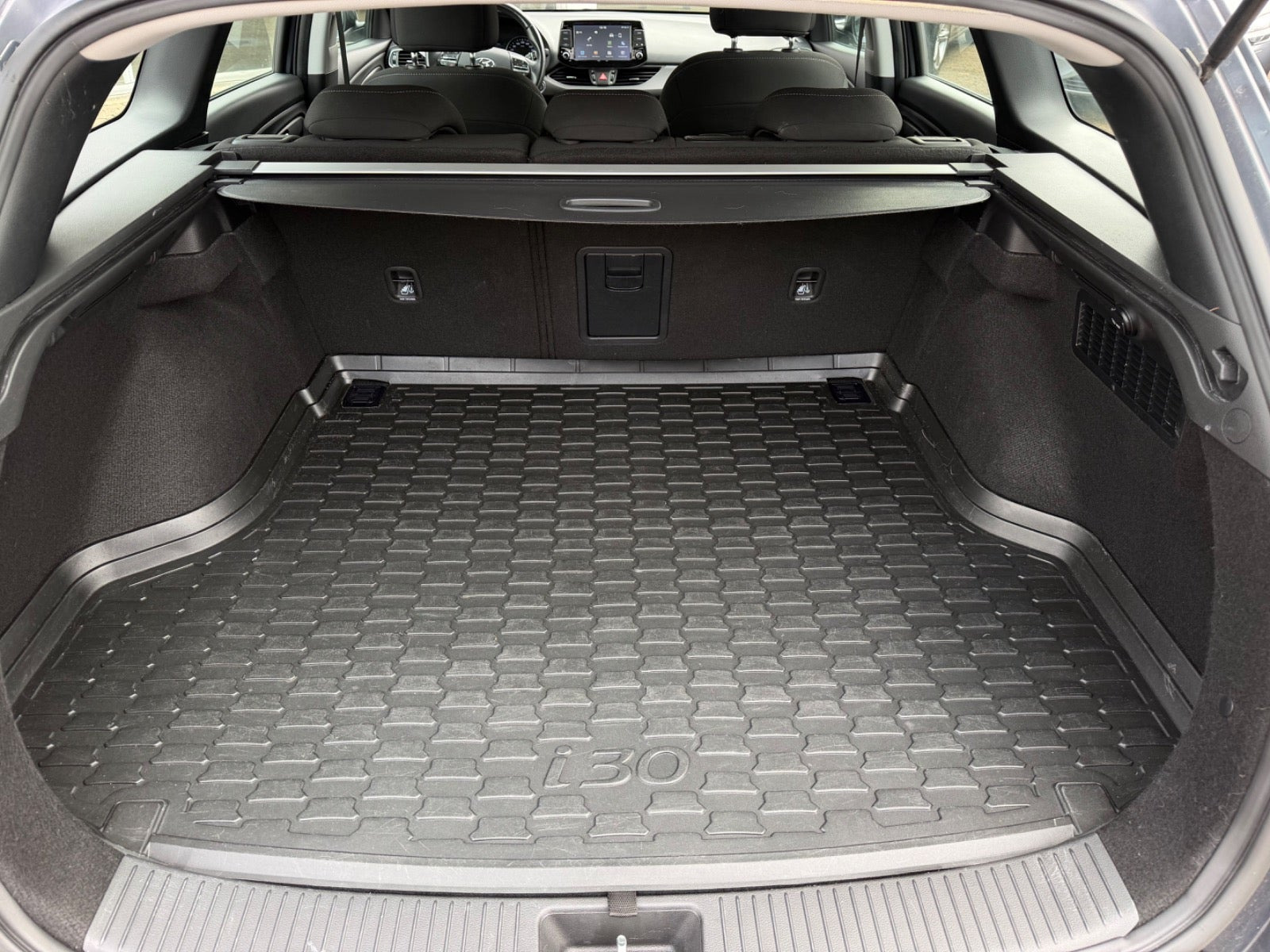 Grå Hyundai i30 fra 2020