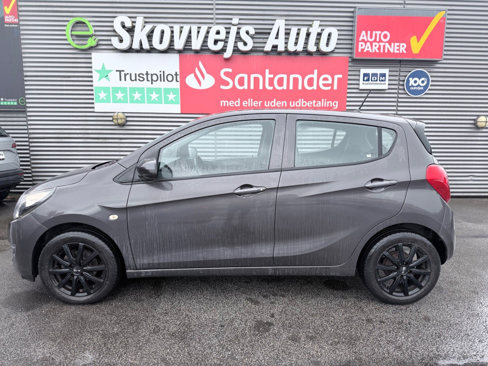 Grå Opel Karl fra 2016
