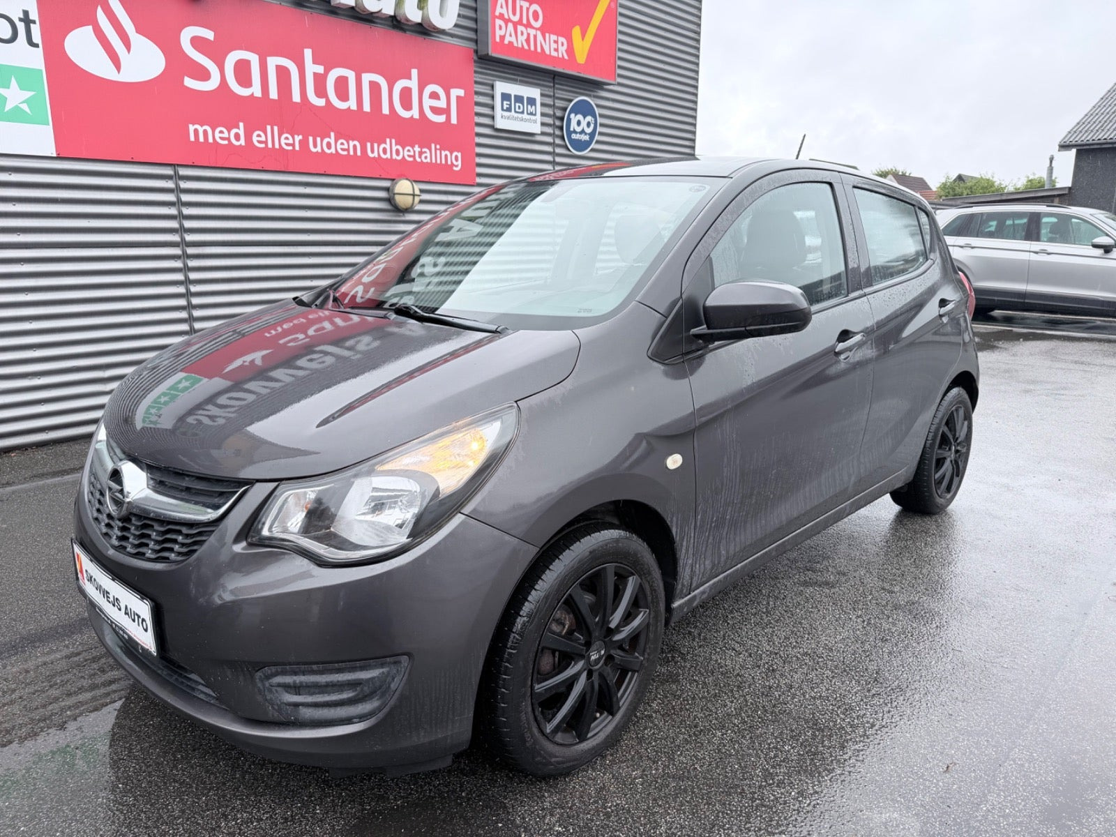 Grå Opel Karl fra 2016