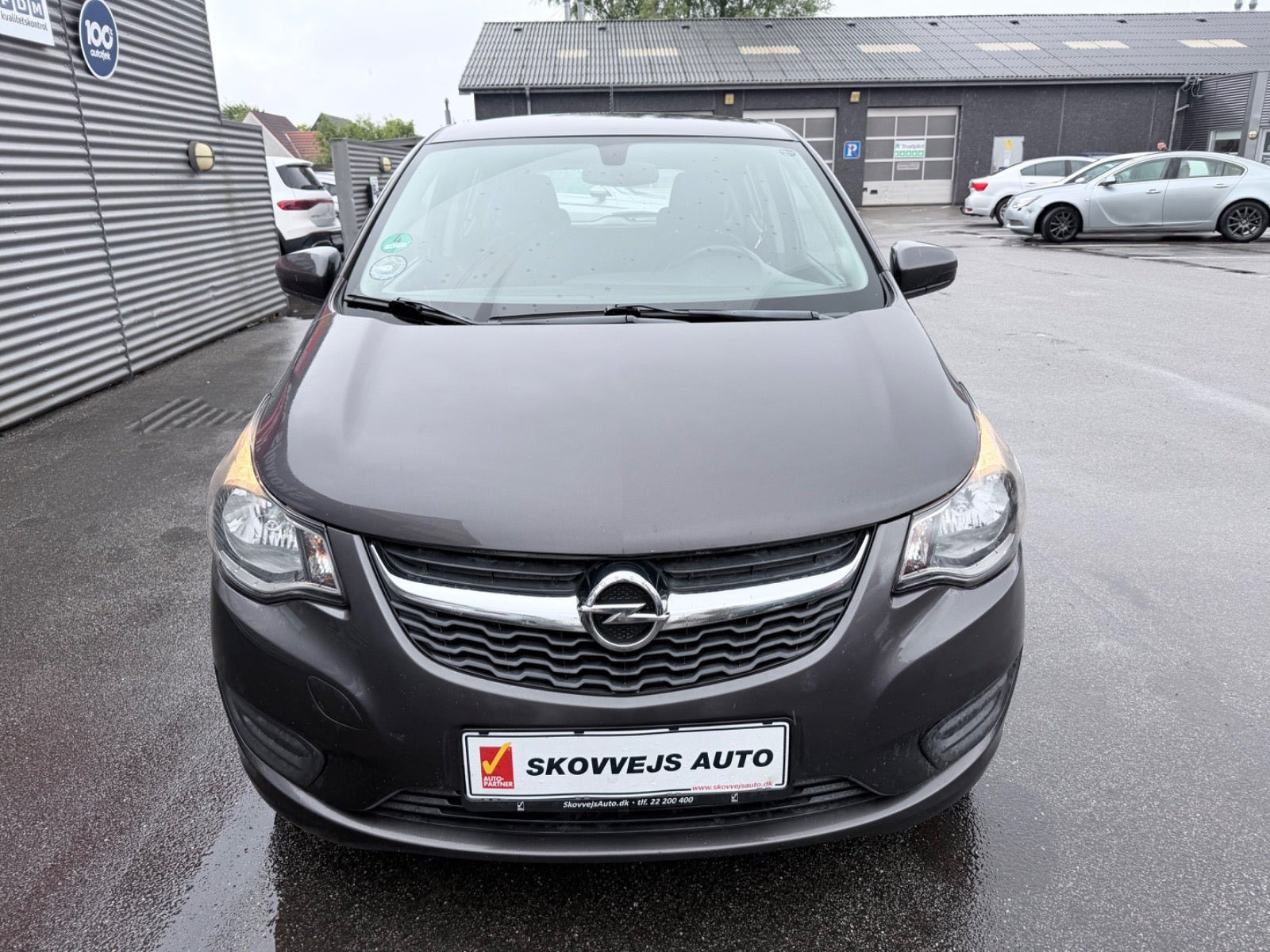 Grå Opel Karl fra 2016