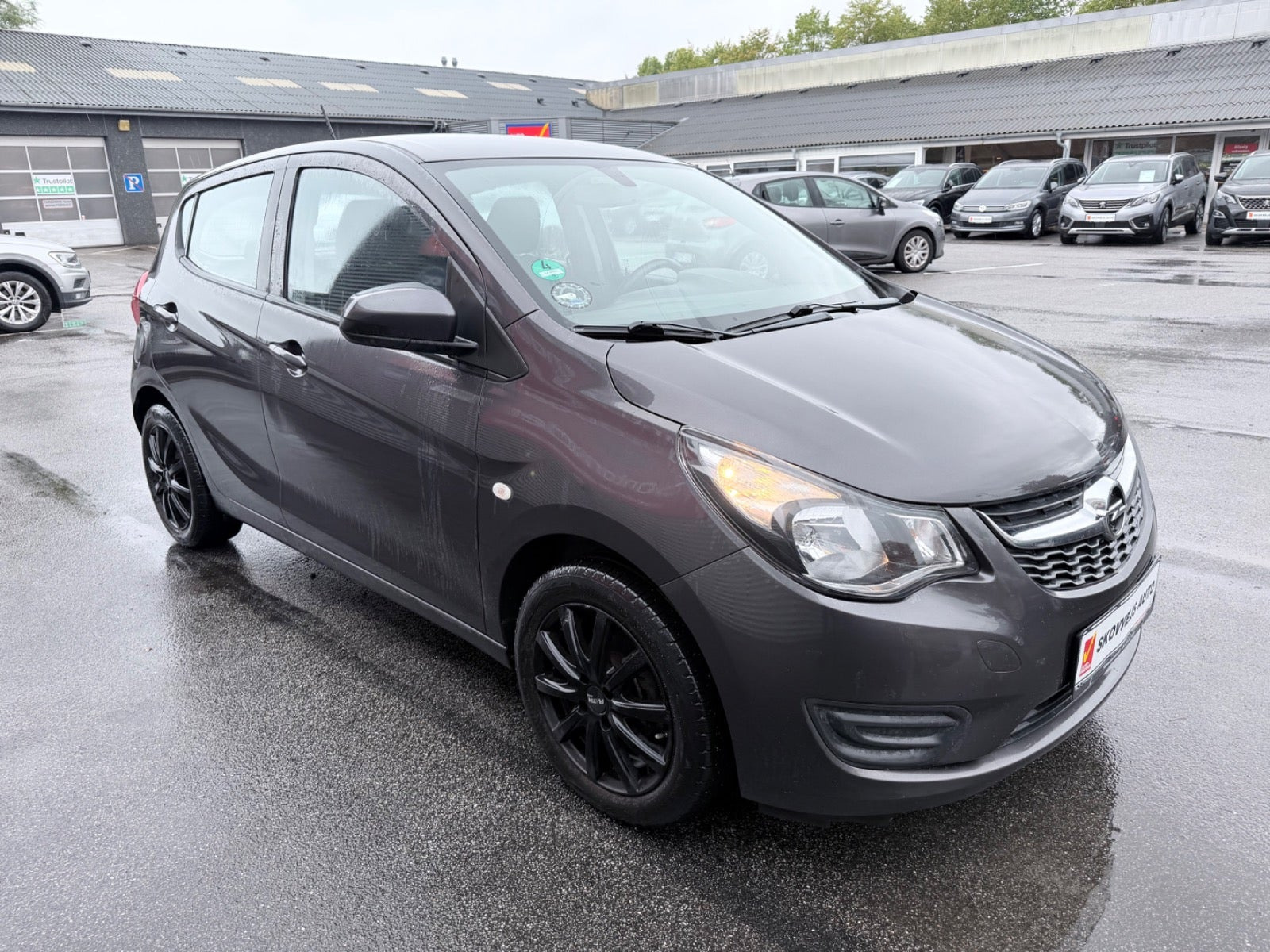 Grå Opel Karl fra 2016