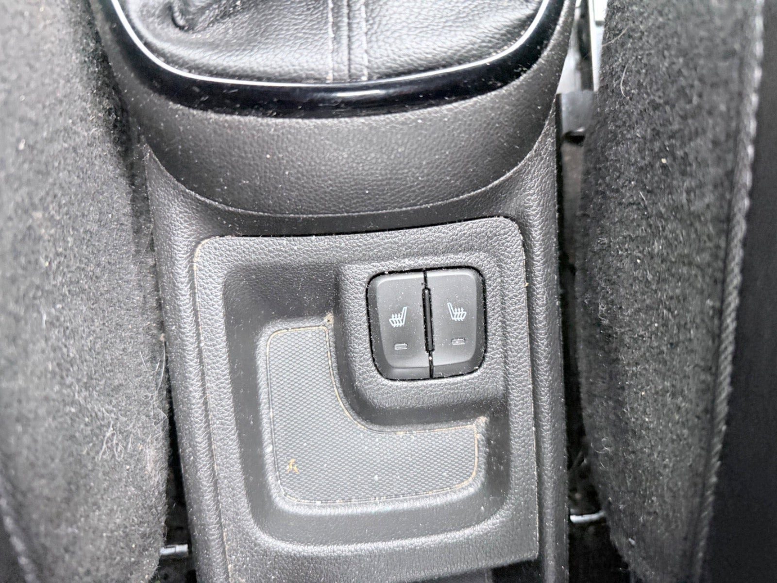 Grå Opel Karl fra 2016