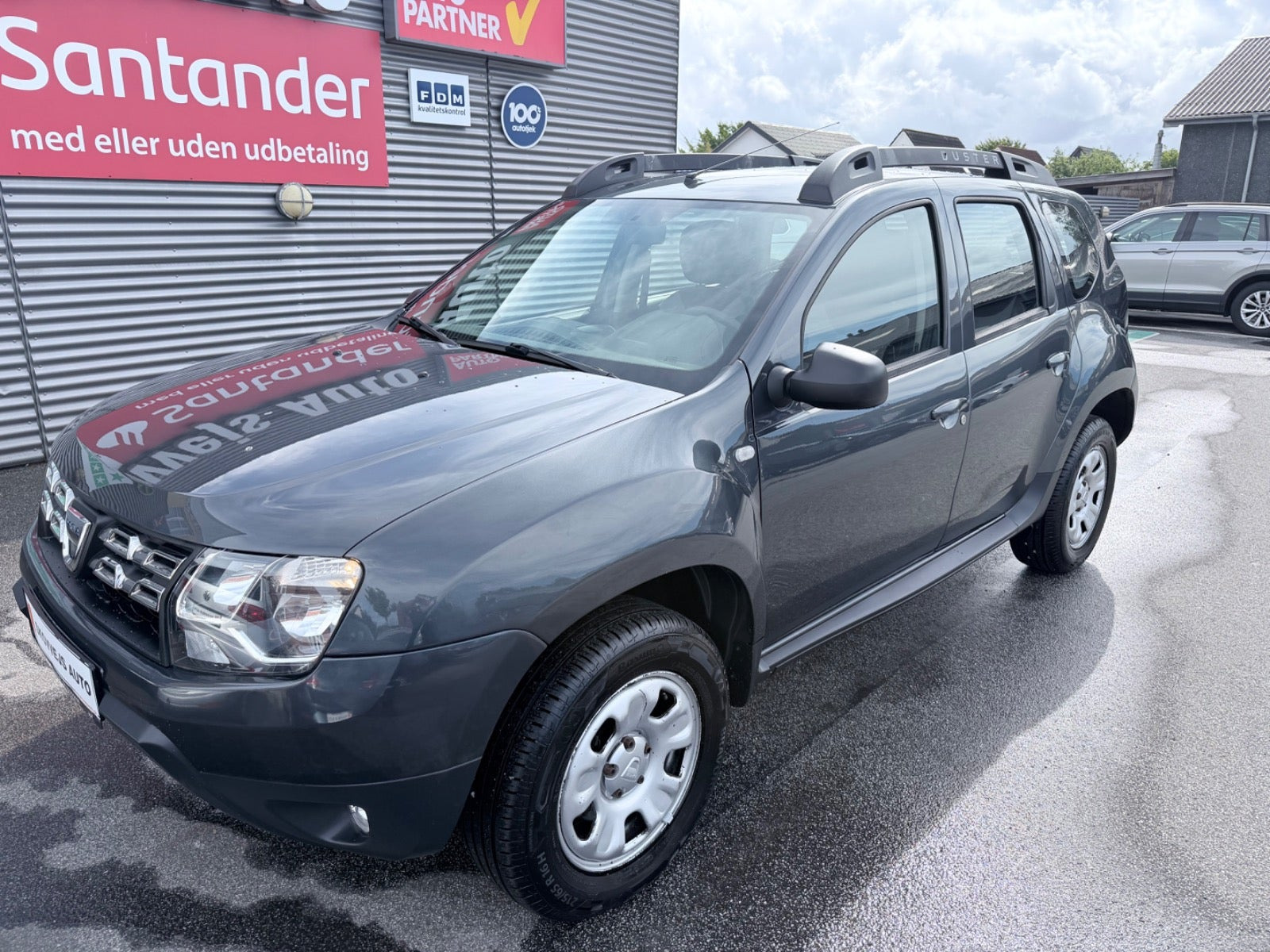 Grå Dacia Duster fra 2016