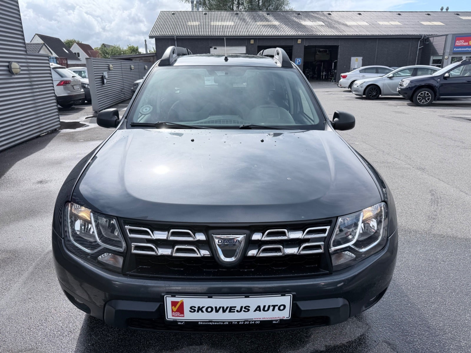 Grå Dacia Duster fra 2016