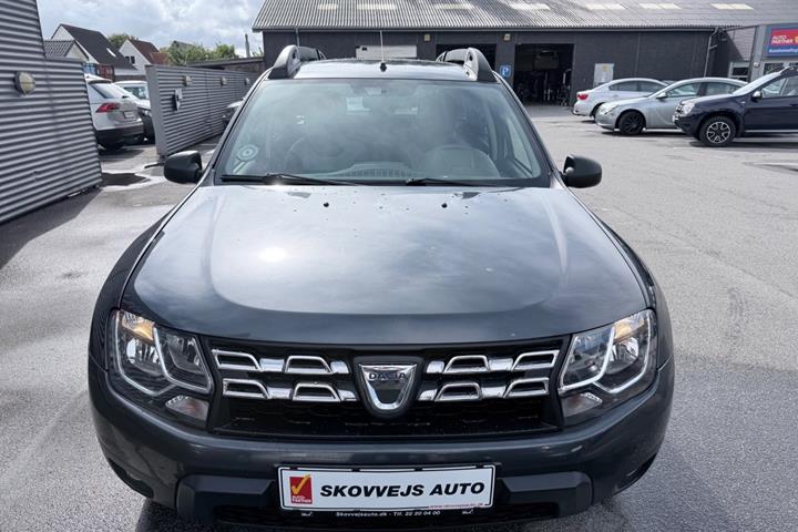 Grå Dacia Duster fra 2016