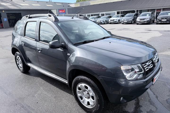 Grå Dacia Duster fra 2016