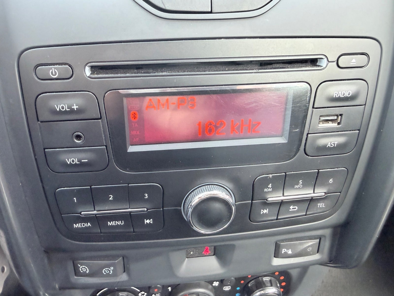 Grå Dacia Duster fra 2016